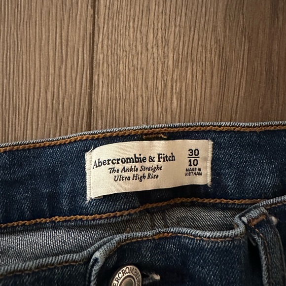 Abercrombie Ankle Straight Ultra High Rise Jeans - Picture 5 of 6